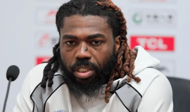 足球-输新疆格兰跟倔驴一样！末节死用哈里斯+西尔扎提，拱手让出胜利