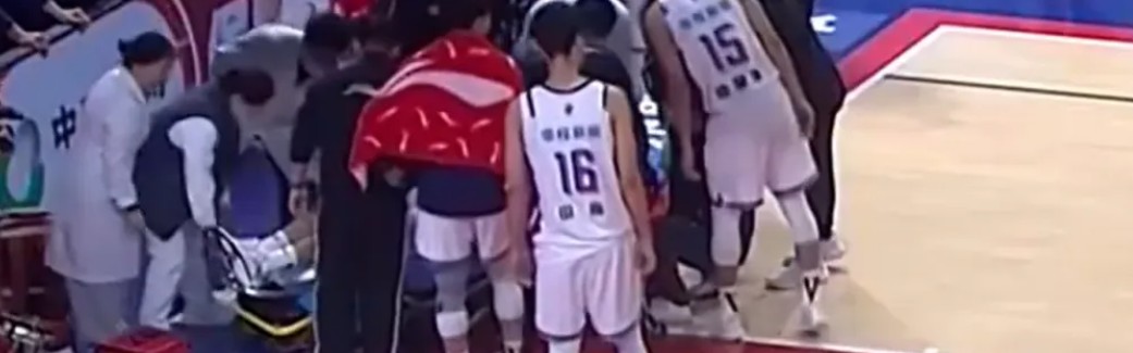 热点更新-脖子扭伤！CBA广告牌又伤一人，需要做出改变！